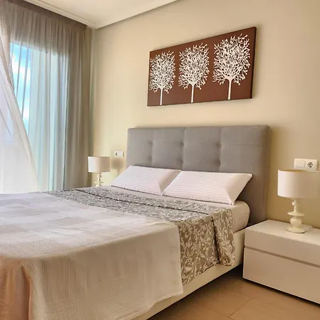 Spacious 2 Bedroom Flat In Playa De Апартаменты