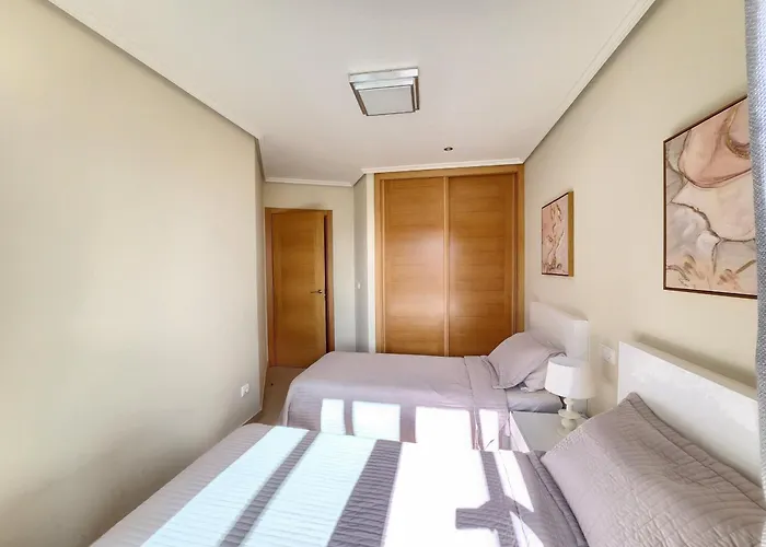 Spacious 2 Bedroom Flat In Playa De