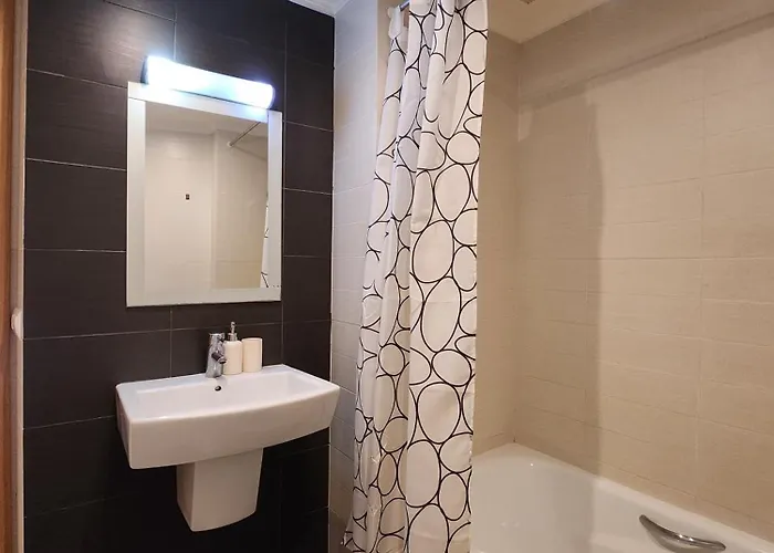 Spacious 2 Bedroom Flat In Playa De Apartman *