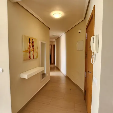 Spacious 2 Bedroom Flat In Playa De *