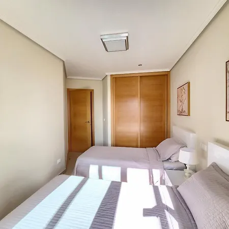 Spacious 2 Bedroom Flat In Playa De