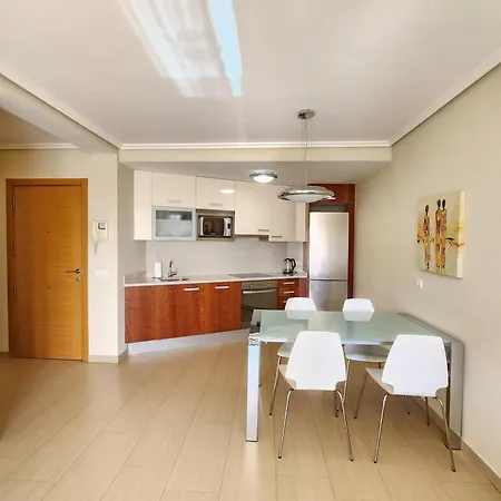 Spacious 2 Bedroom Flat In Playa De *