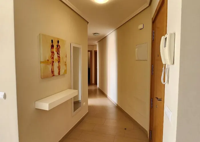 Spacious 2 Bedroom Flat In Playa De *