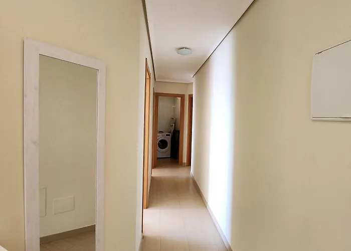 Spacious 2 Bedroom Flat In Playa De *